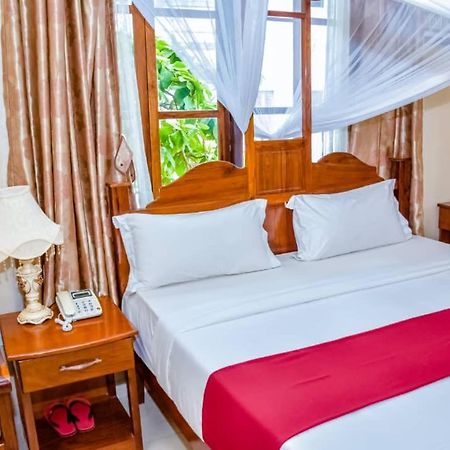 Red Sun Lodge Kokoni Ngambo ภายนอก รูปภาพ